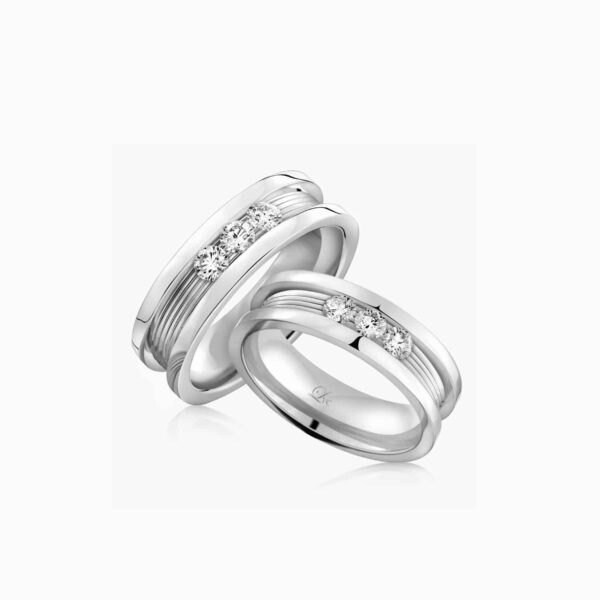 LVC PROMISE TRIO WEDDING BAND IN WHITE GOLD WITH THREE BRILLIANG DIAMONDS a set of white gold engagement wedding ring or wedding bands in white gold with diamonds 钻石 戒指 cincin diamond