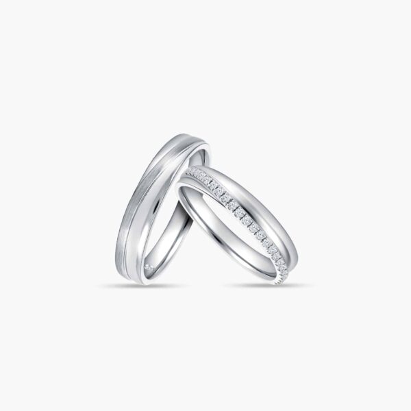 LVC PURETE CLASSIC WEDDING BAND IN PLATINUM WITH MATTE FINISH a set of wedding bands in platinum with diamonds 钻石 戒指 cincin diamond