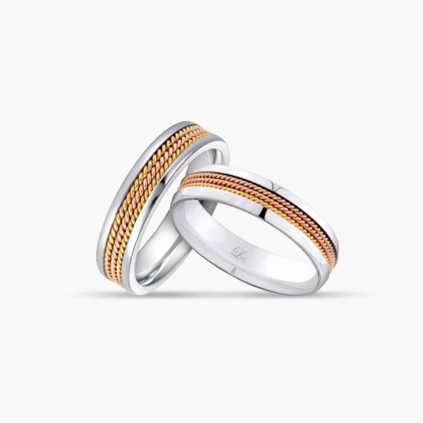 LVC DESIRIO WEDDING BAND IN TRIPLE MILGRAIN DESIGN a set of wedding bands in white and yellow gold 金 戒指