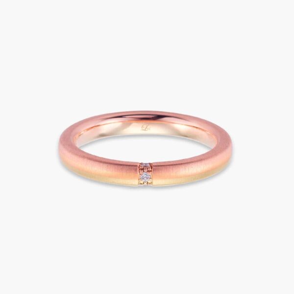 LVC SOLEIL SUNRISE WEDDING BAND IN THREE TEXTURES OF GOLD a wedding band for women in yellow rose and white gold with 3 diamonds 金 戒指 钻石 戒指 cincin diamond