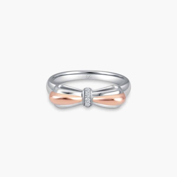 LVC NOEUD BOND WEDDING BAND WITH ROSE GOLD BOW AND DIAMONDS ENCRUSTED KNOT a wedding band for women in white and rose gold with 5 diamonds 钻石 戒指 cincin diamond