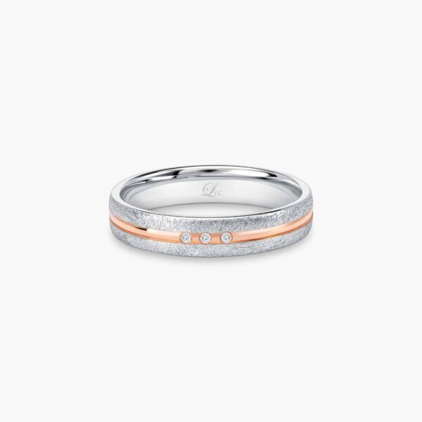 LVC SOLEIL WEDDING BAND IN MATTE AND GLOSSY FINISH WITH A TRIO OF DIAMONDS a wedding band for women in white and rose gold with three diamonds 钻石 戒指 cincin diamond