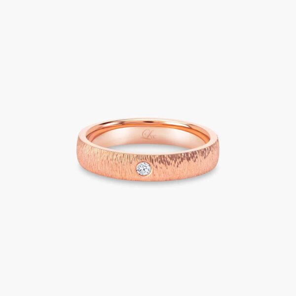 LVC SOLEIL WEDDING BAND IN ROSE GOLD WITH A CENTER DIAMOND a wedding band for women in rose gold with a diamond 钻石 戒指 cincin diamond