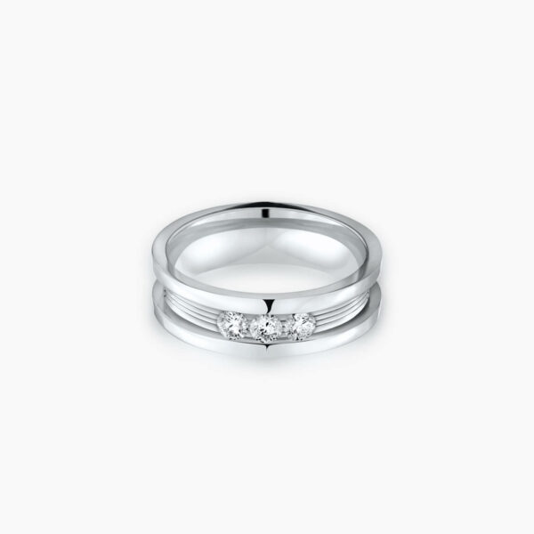 LVC PROMISE TRIO WEDDING BAND IN WHITE GOLD WITH THREE BRILLIANG DIAMONDS a wedding band for women in white gold with three diamonds 钻石 戒指 cincin diamond
