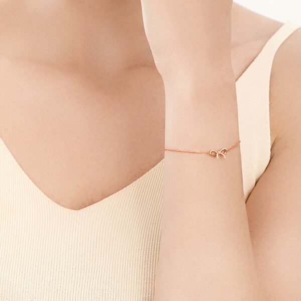 LVC Noeud Dainty Diamond Bracelet for women in 18k Rose Gold