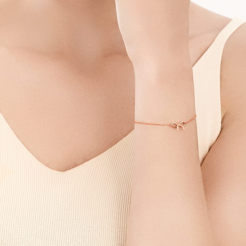 LVC Noeud Dainty Diamond Bracelet in Rose Gold | Love & Co