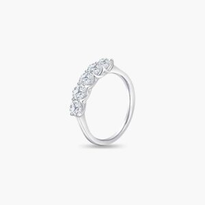LVC PETIT PRECIEUX ENDLESS DIAMOND WEDDING BAND a white gold engagement ring diamond wedding ring in 18k white gold with 5 diamonds of 1.04 carat weight cincin diamond 钻石 戒指