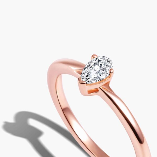 LVC PRECIEUX CLASSIC TEARDROP DIAMOND RING a diamond ring in 14k rose gold with a diamond of 0.20 carat weight cincin diamond 钻石 戒指