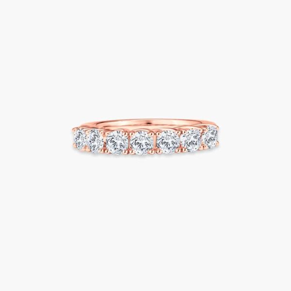 LVC PETIT PRECIEUX TIMELESS DIAMOND WEDDING BAND IN ROSE GOLD a diamond wedding ring in 18k rose gold with a row of 7 diamonds of 1.00 carat weight cincin diamond 钻石 戒指
